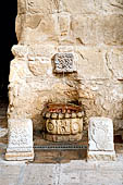 Castello di Troina - Veduta dei resti murari inglobati nella chiesa madre